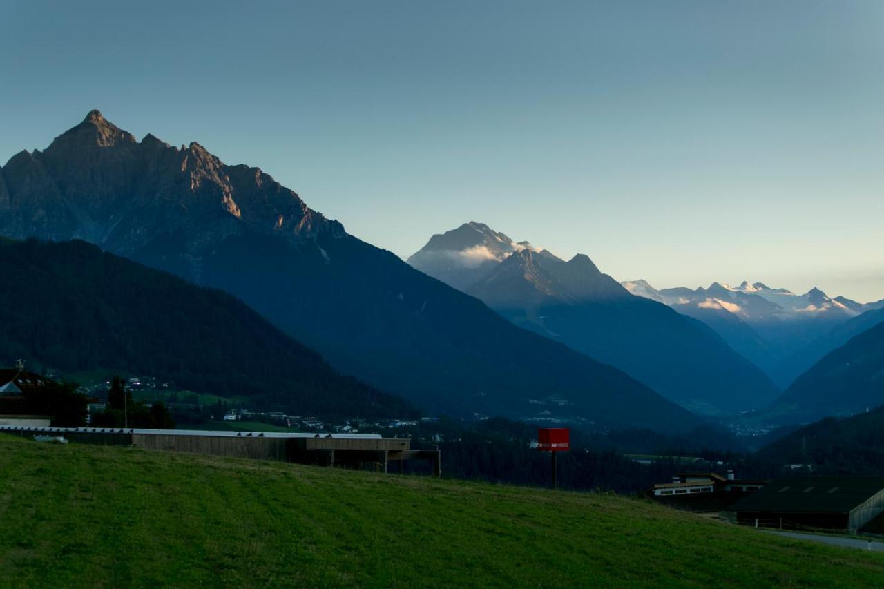 Apartment Wiesenhof - Natur & Weitblick Ueber Innsbruck - Ladestation Fuer Elektroautos Exterior photo