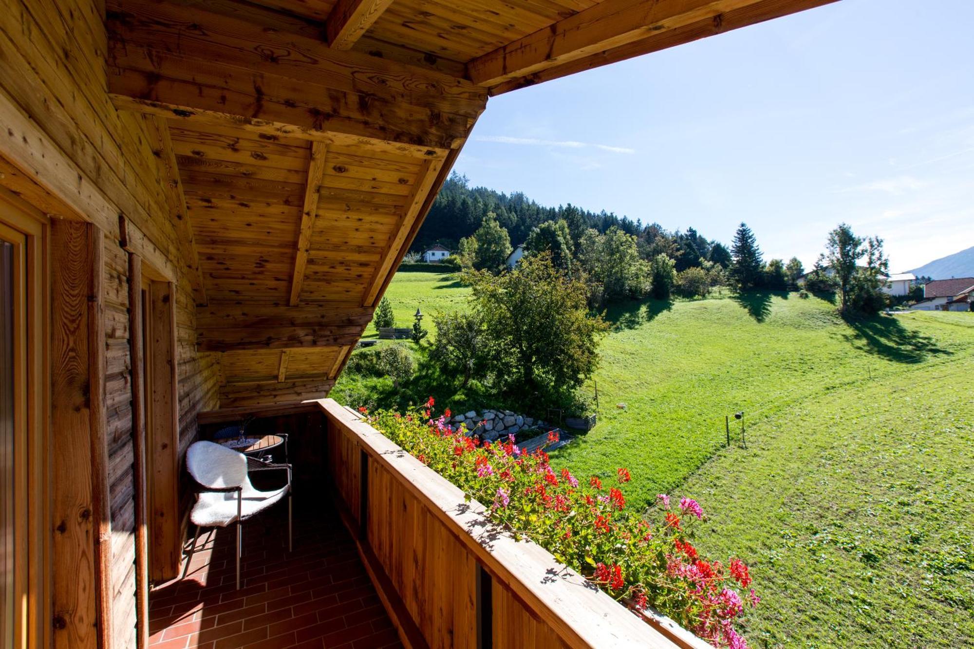 Apartment Wiesenhof - Natur & Weitblick Ueber Innsbruck - Ladestation Fuer Elektroautos Exterior photo